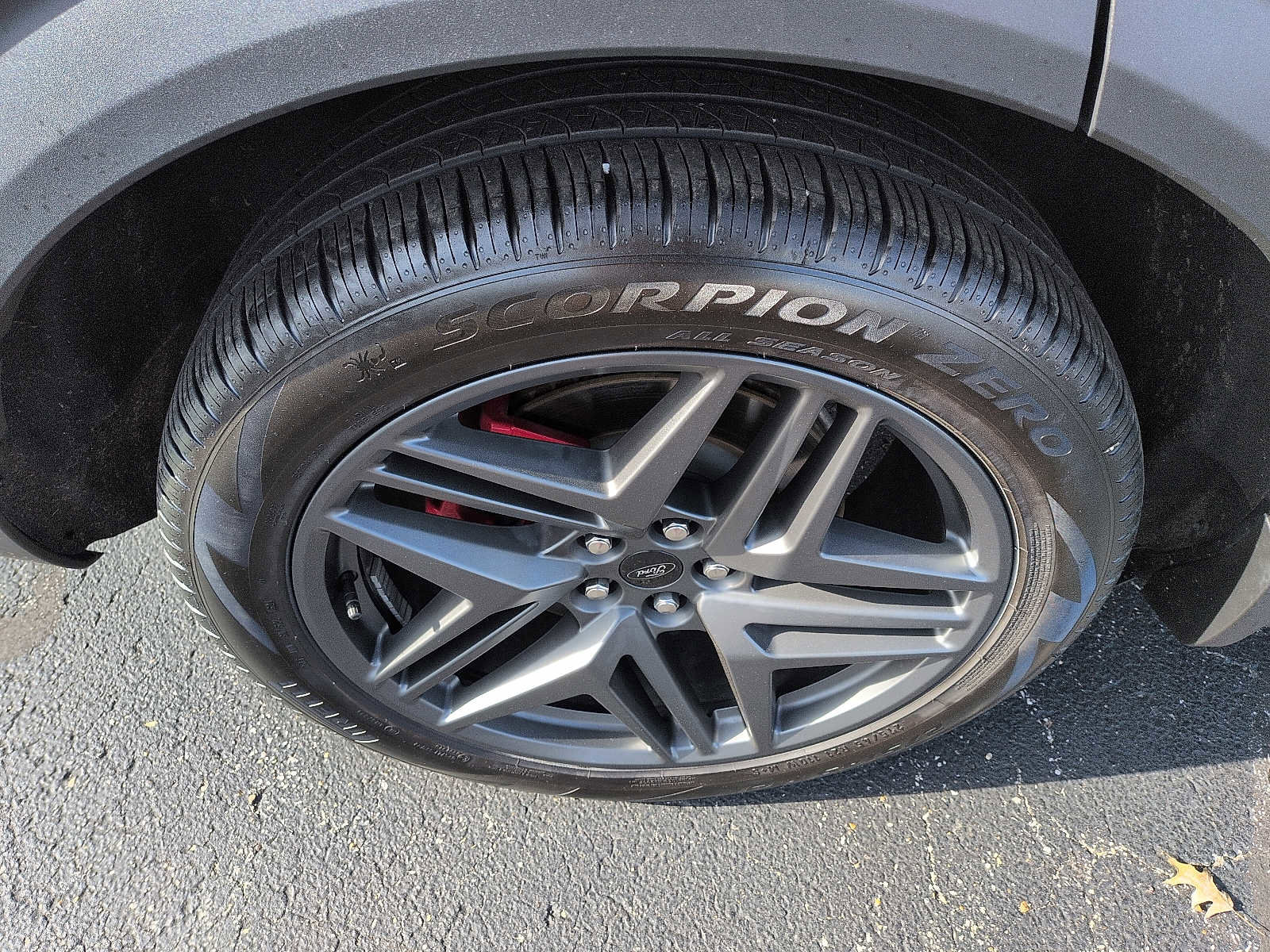 Used 2025 Ford Explorer ST image 9