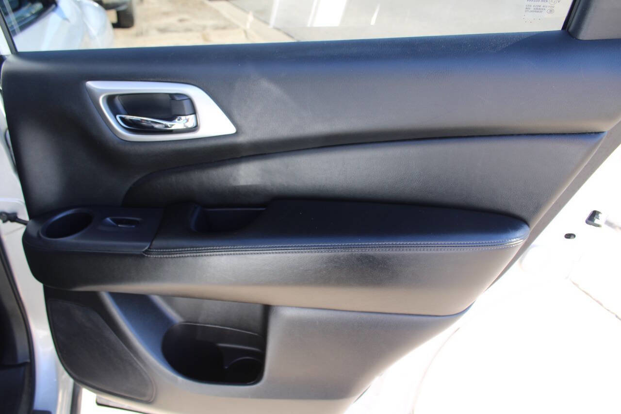 Used 2019 Nissan Pathfinder SL image 8