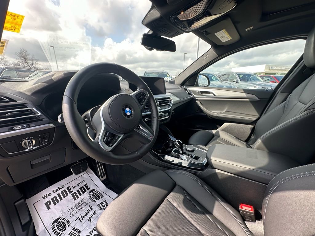 Certified 2025 BMW X4 xDrive30i image 11