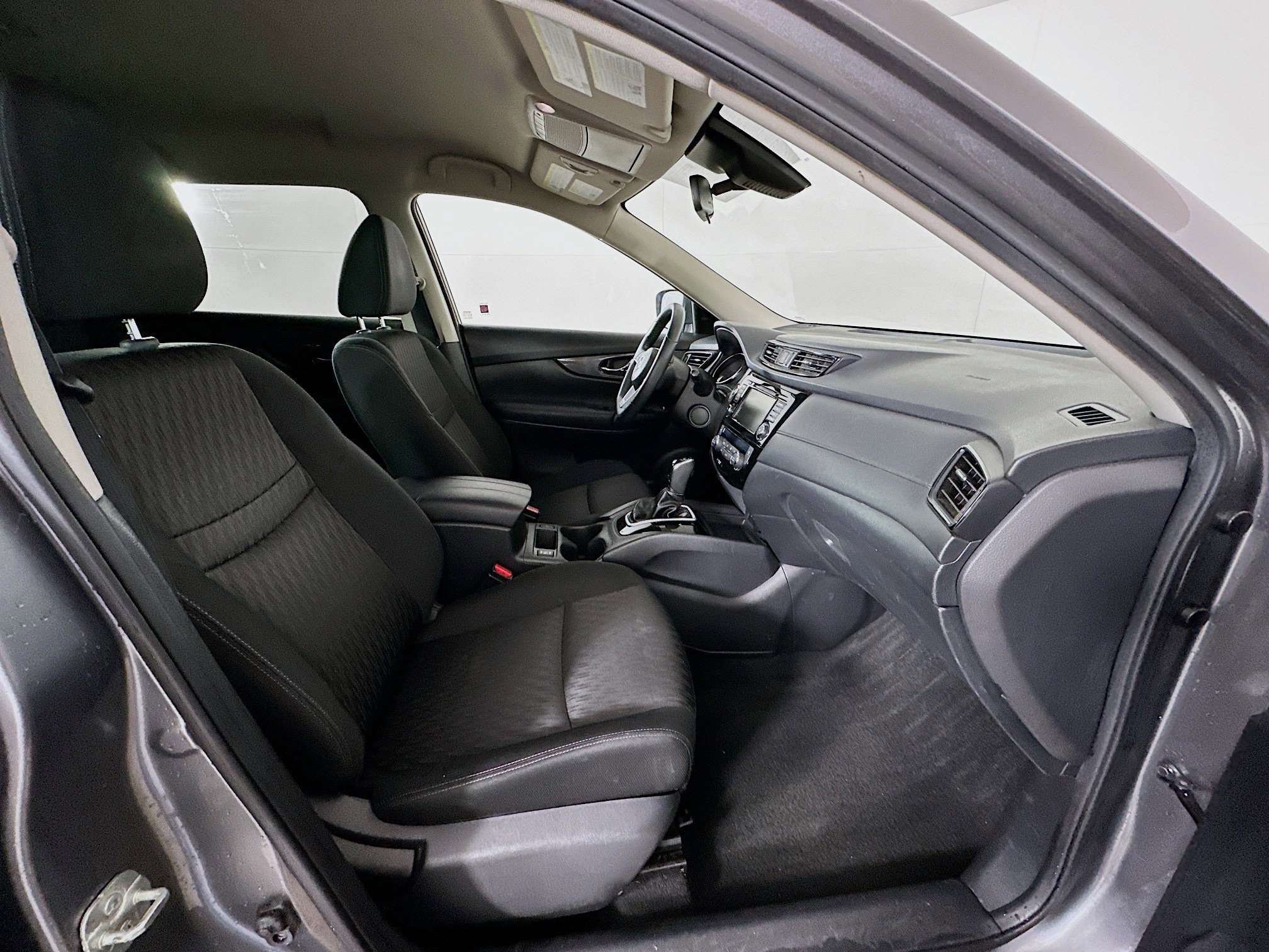 Used 2019 Nissan Rogue SV image 31