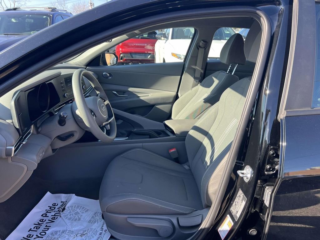 Certified 2023 Hyundai Elantra SEL w/ Preferred Accessory Package image 11