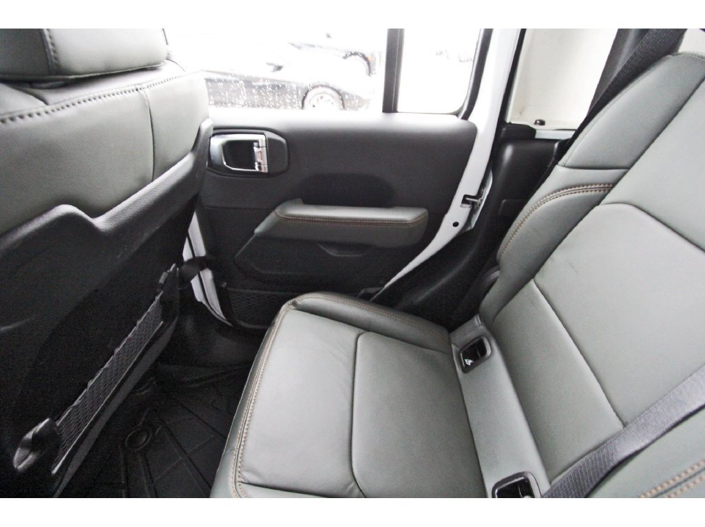 Used 2025 Jeep Gladiator Mojave w/ Convenience Group AWD/4WD image 12