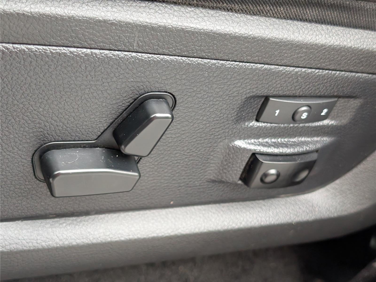 Used 2016 RAM 3500 Laramie w/ Snow Chief Group AWD/4WD image 20