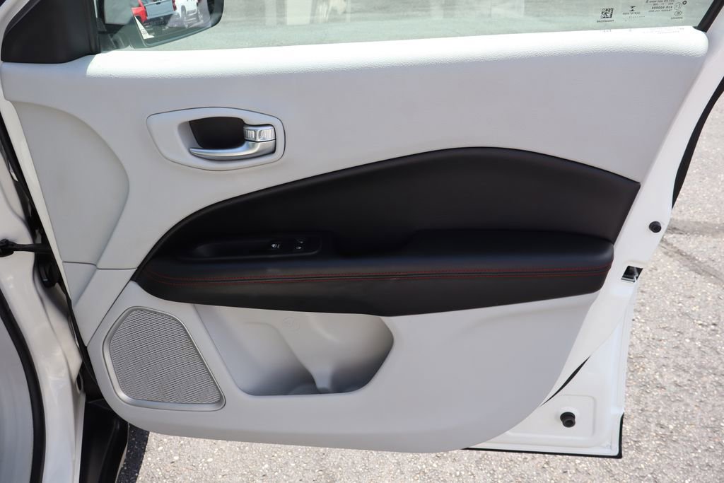 Used 2017 Jeep Compass Limited w/ Navigation Group AWD/4WD image 31