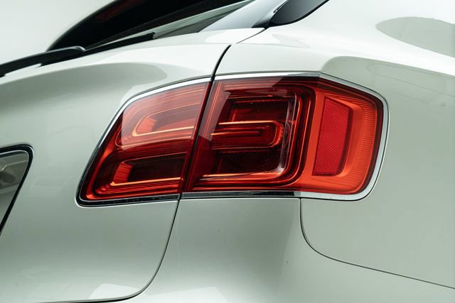 Used 2019 Bentley Bentayga AWD/4WD image 15