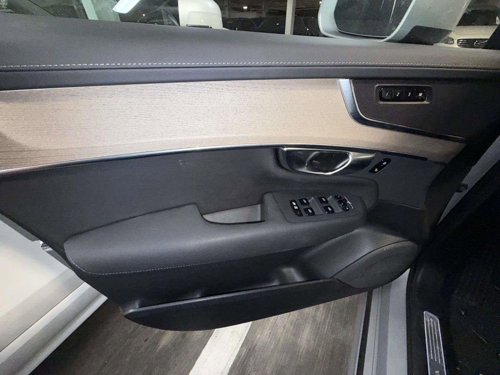 Used 2025 Volvo XC90 B6 Plus AWD/4WD image 11