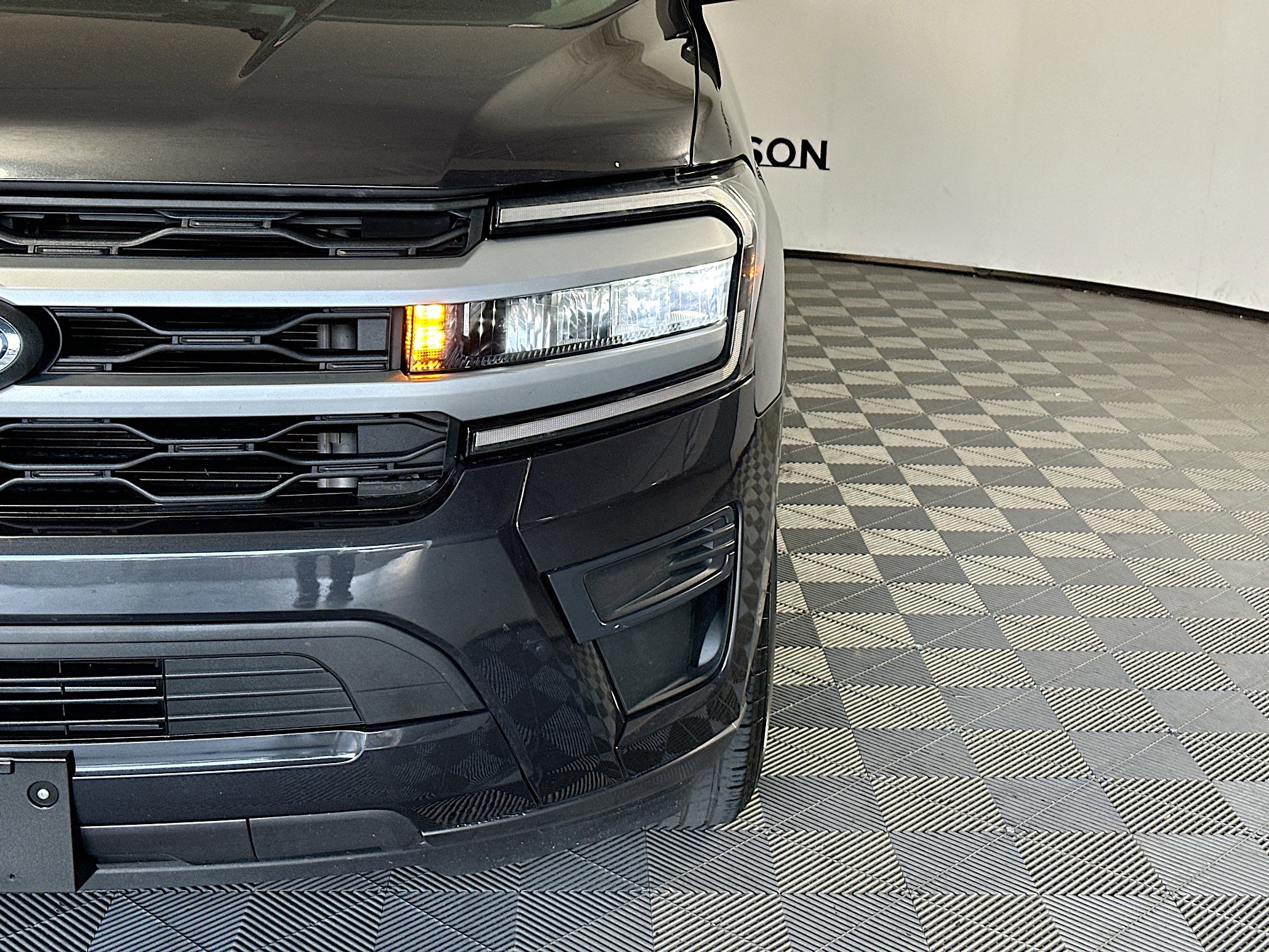 Used 2024 Ford Expedition Max XLT image 9