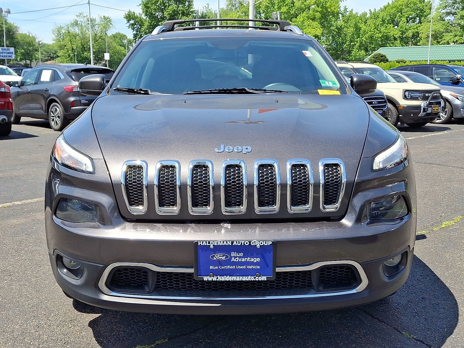 Used 2018 Jeep Cherokee Limited AWD/4WD image 2