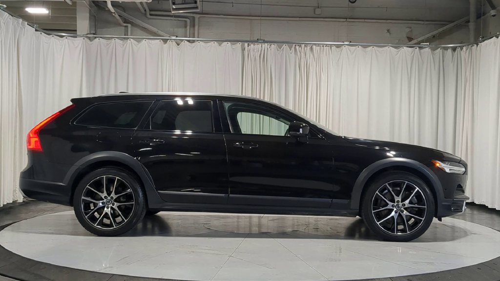 Used 2018 Volvo V90 T6 Cross Country w/ Convenience Package AWD/4WD image 10
