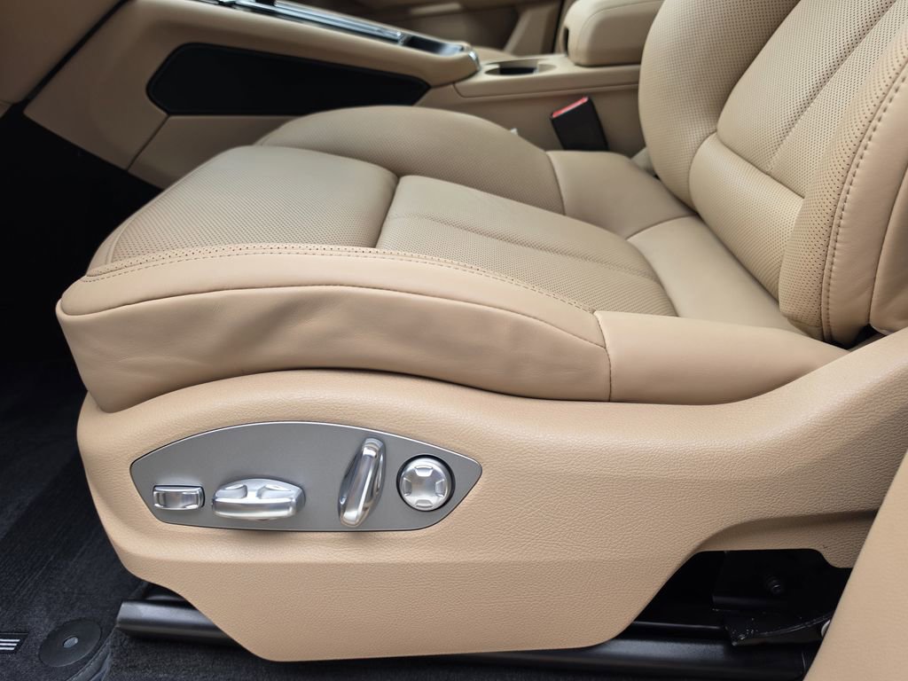 New 2026 Porsche Macan AWD/4WD image 19
