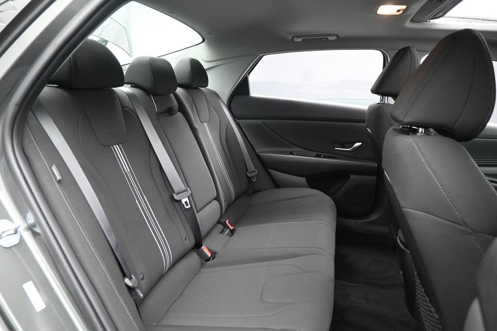 Used 2025 Hyundai Elantra SEL FWD image 26
