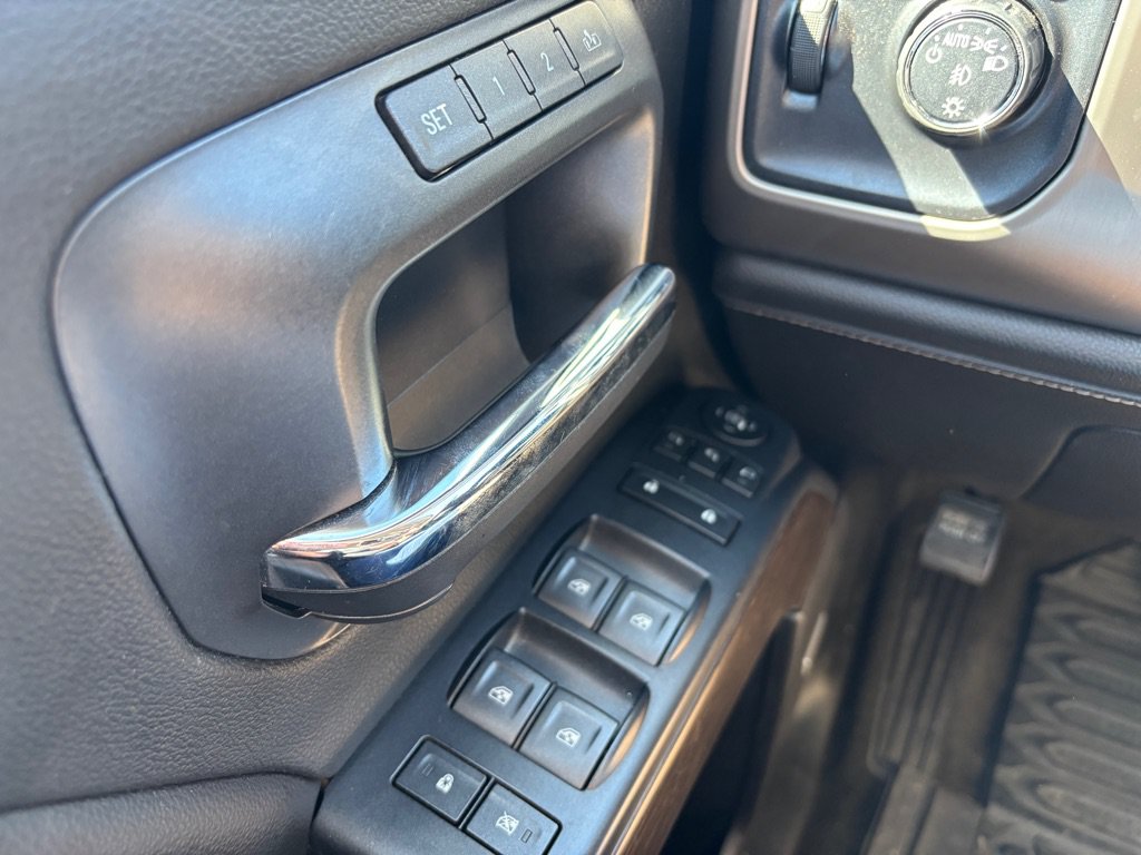 Used 2018 GMC Sierra 2500 Denali w/ Duramax Plus Package AWD/4WD image 11
