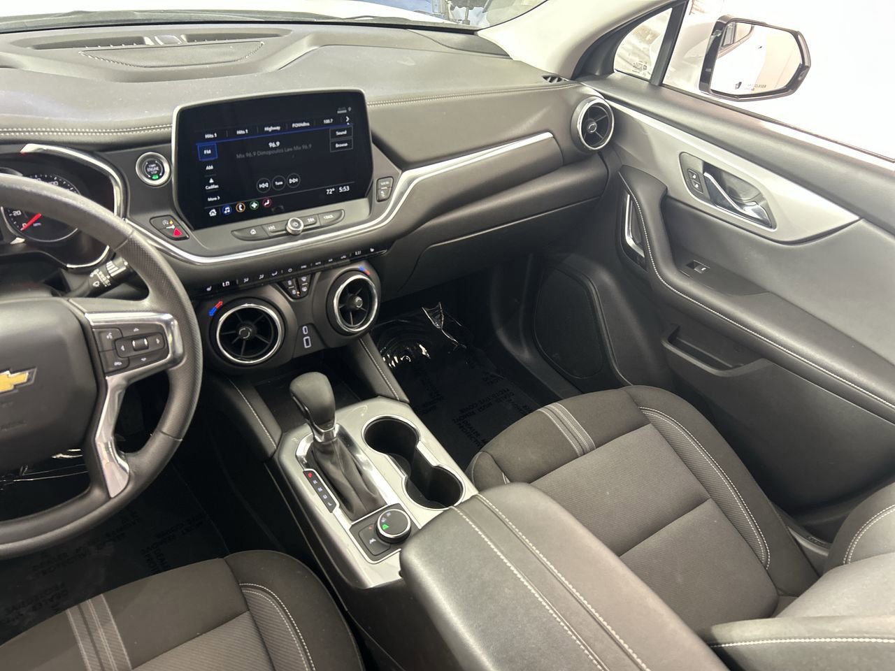 Used 2025 Chevrolet Blazer LT FWD image 22