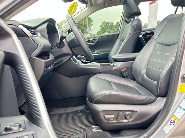 Used 2019 Toyota RAV4 Limited w/ Advanced Technology Package AWD/4WD image 31