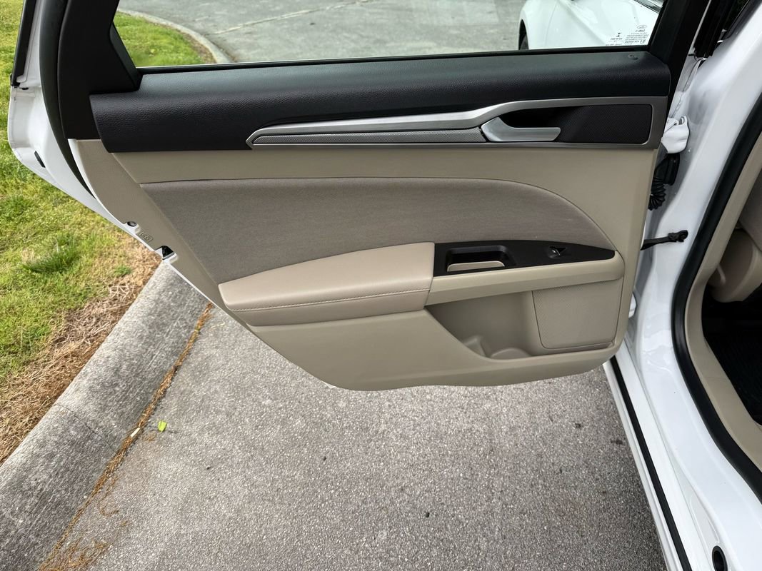 Used 2020 Ford Fusion SE FWD image 30