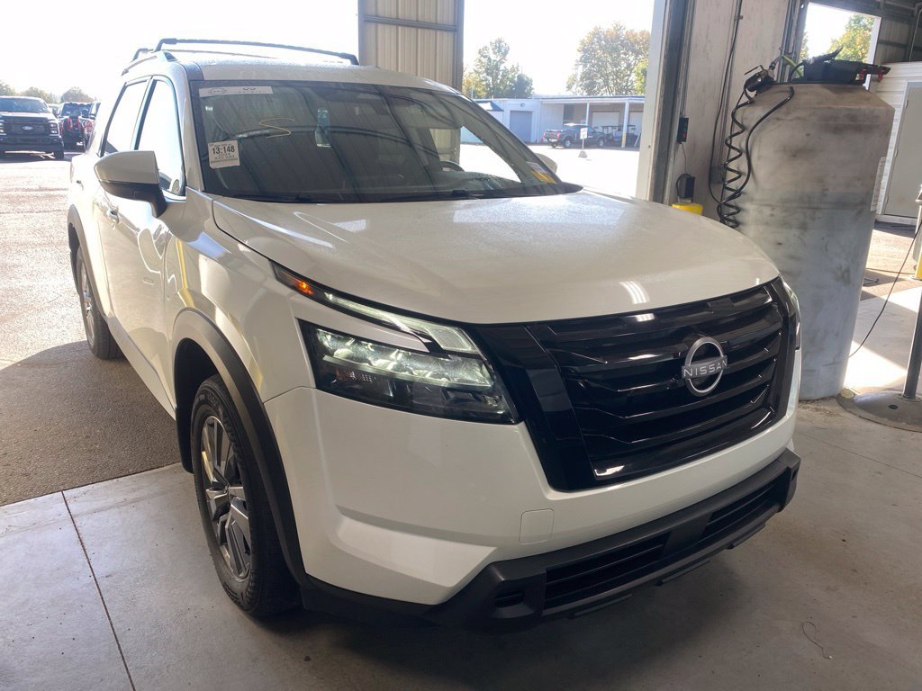 Used 2024 Nissan Pathfinder SV w/ Black Appearance Package AWD/4WD image 1