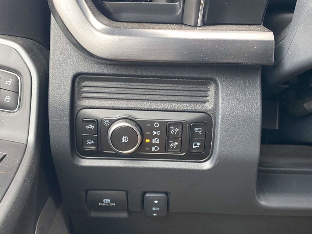 New 2026 Ford F350 Lariat w/ Black Appearance Package image 28