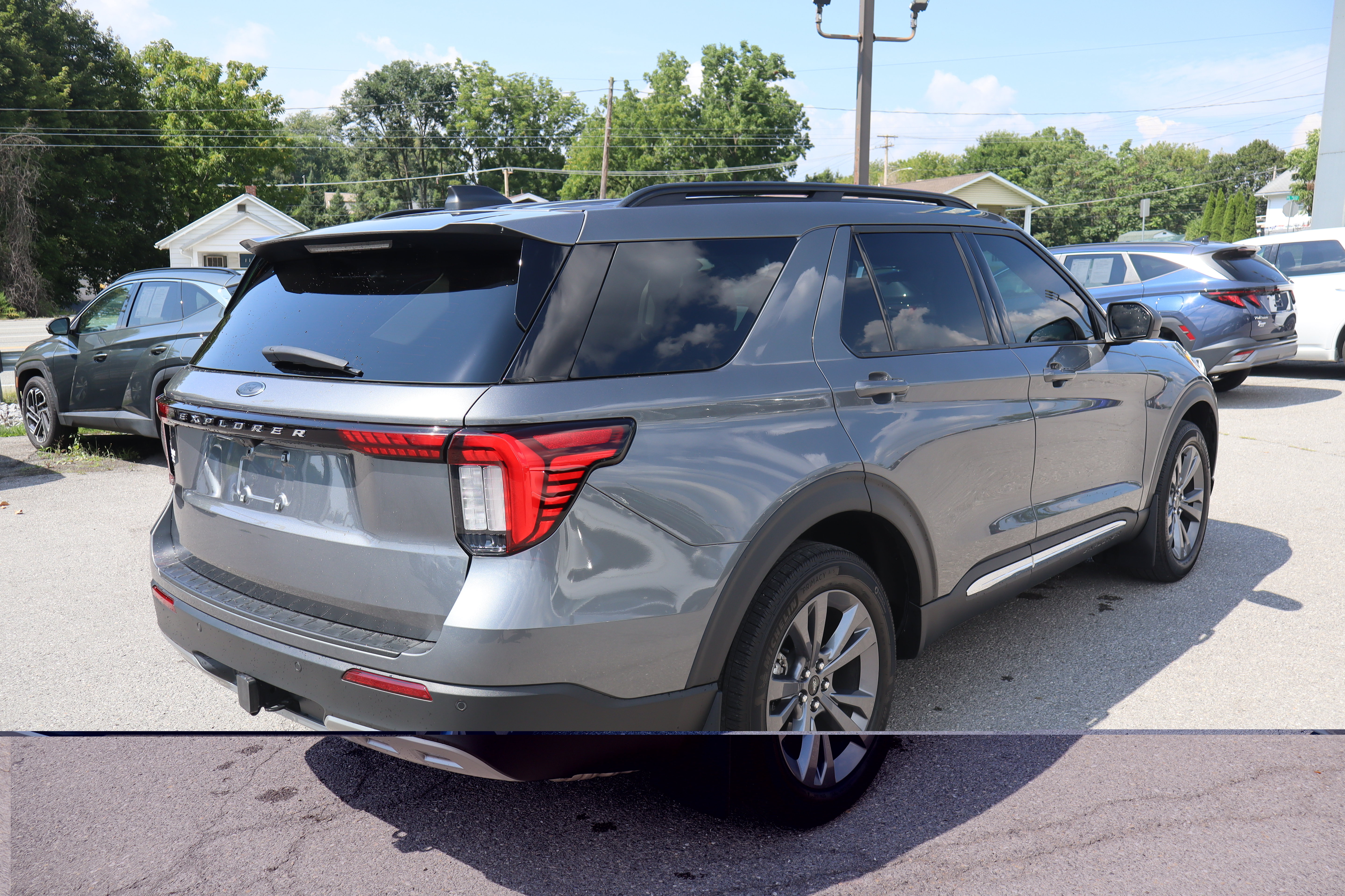 Used 2025 Ford Explorer Active w/ Active Comfort Package AWD/4WD image 3