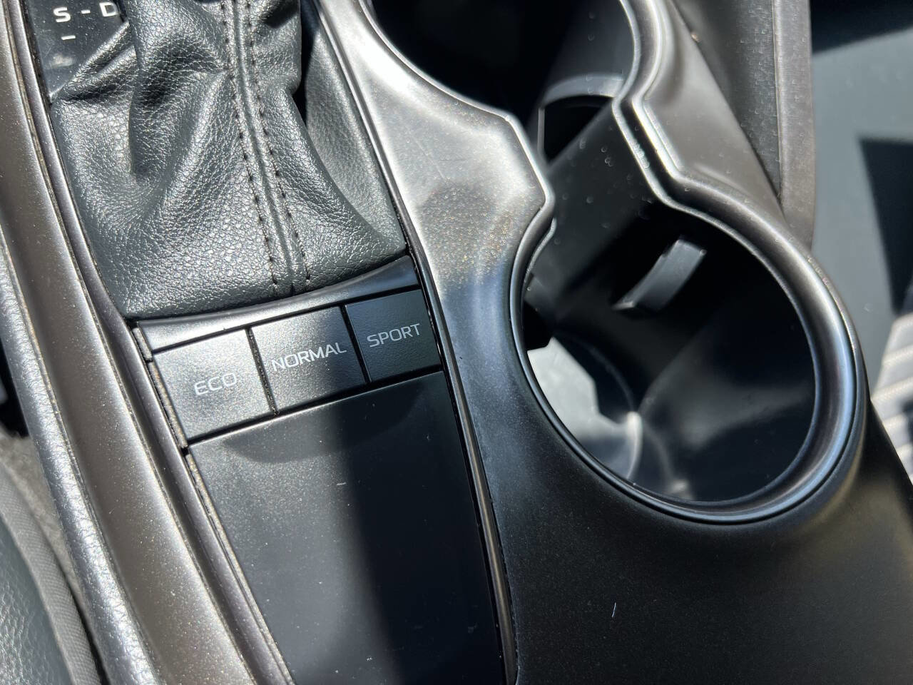 Used 2022 Toyota Camry SE image 37