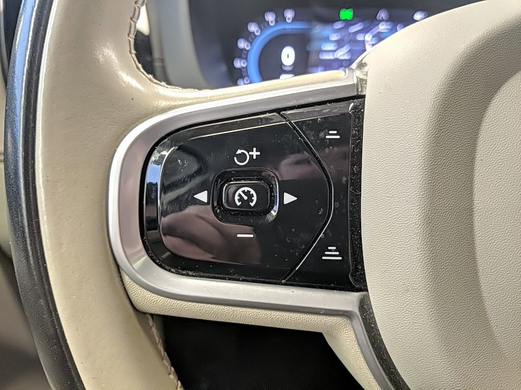 Used 2022 Volvo XC60 B5 Inscription w/ Advanced Package image 18