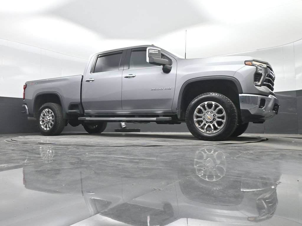 Used 2024 Chevrolet Silverado 2500 LTZ AWD/4WD image 32