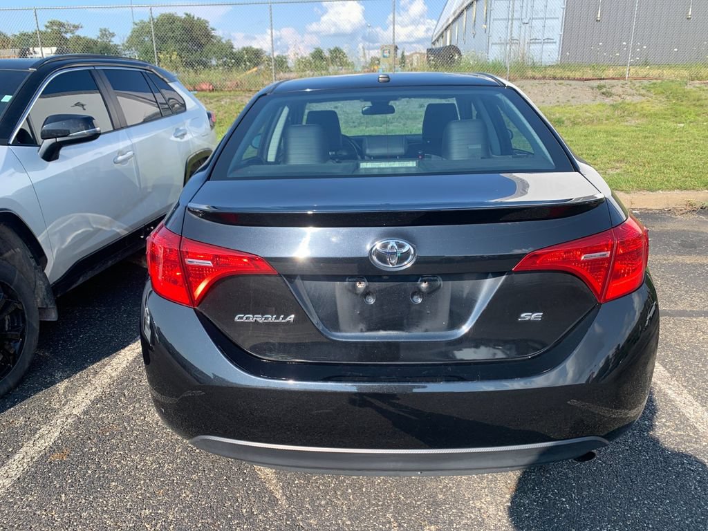 Used 2017 Toyota Corolla SE w/ SE Premium Package FWD image 4