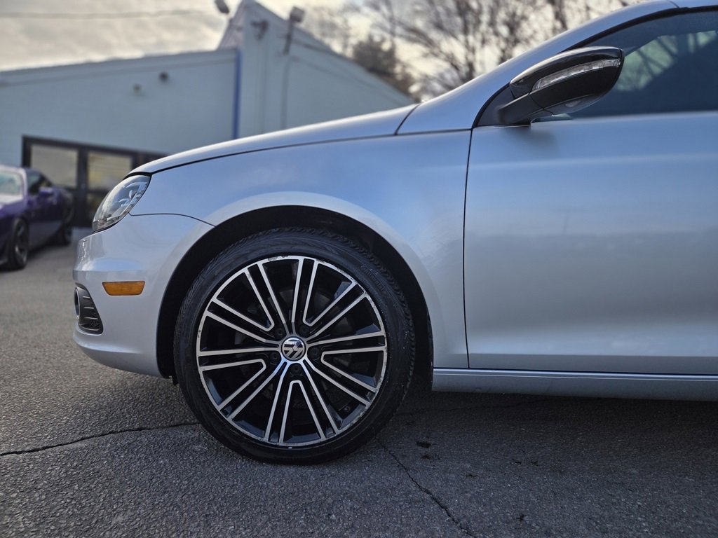 Used 2014 Volkswagen Eos w/ Sport Package image 12