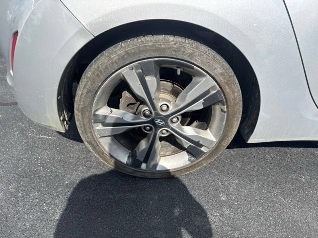 Used 2014 Hyundai Veloster w/ Style Package 02 FWD image 9