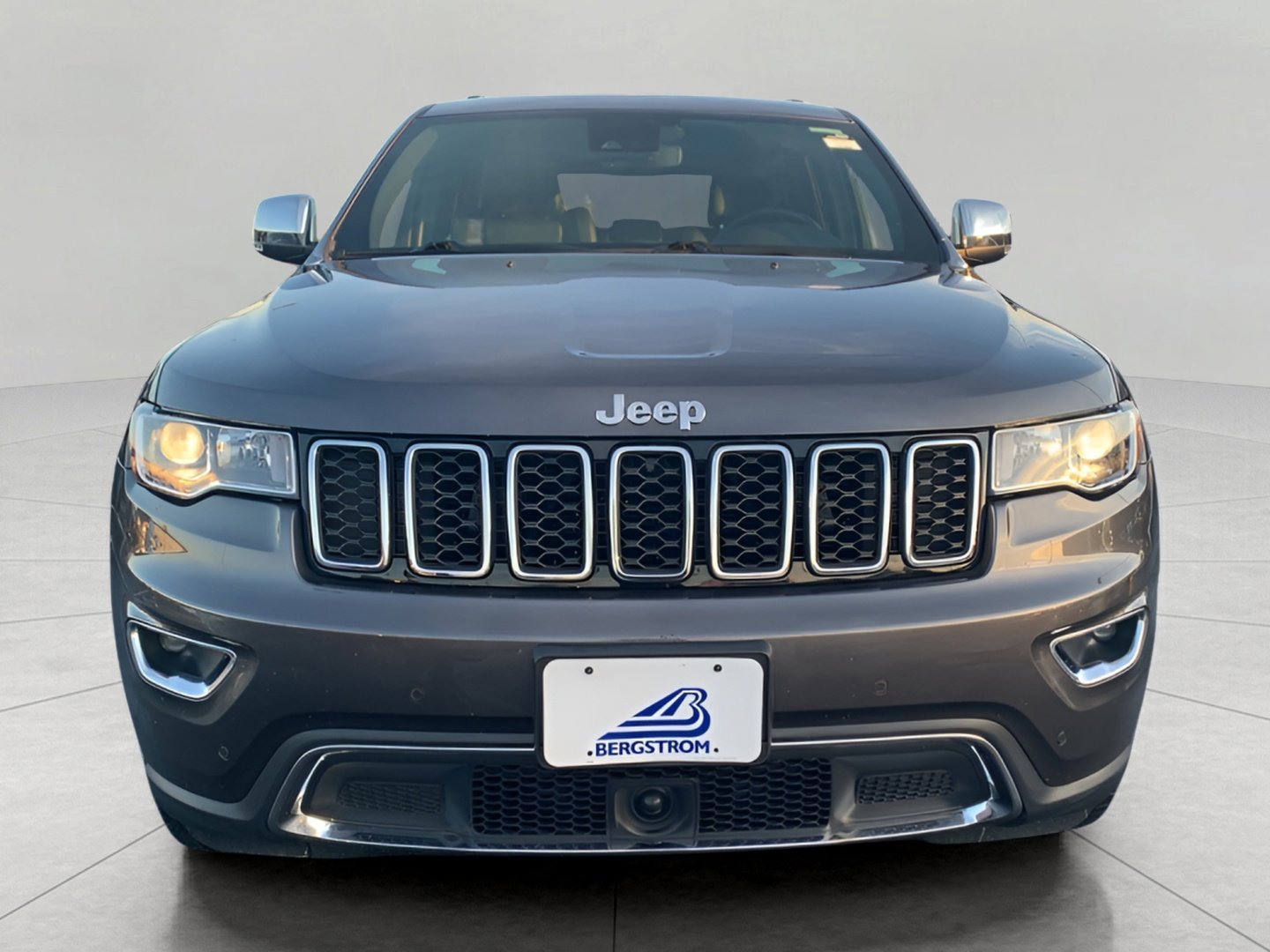 Used 2021 Jeep Grand Cherokee Limited w/ Luxury Group II image 3
