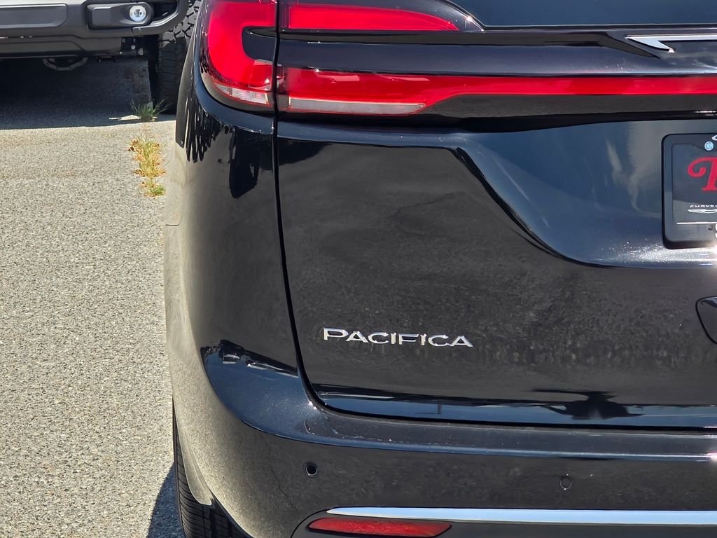 New 2027 Chrysler Pacifica Select w/ Family Tech Group FWD image 6