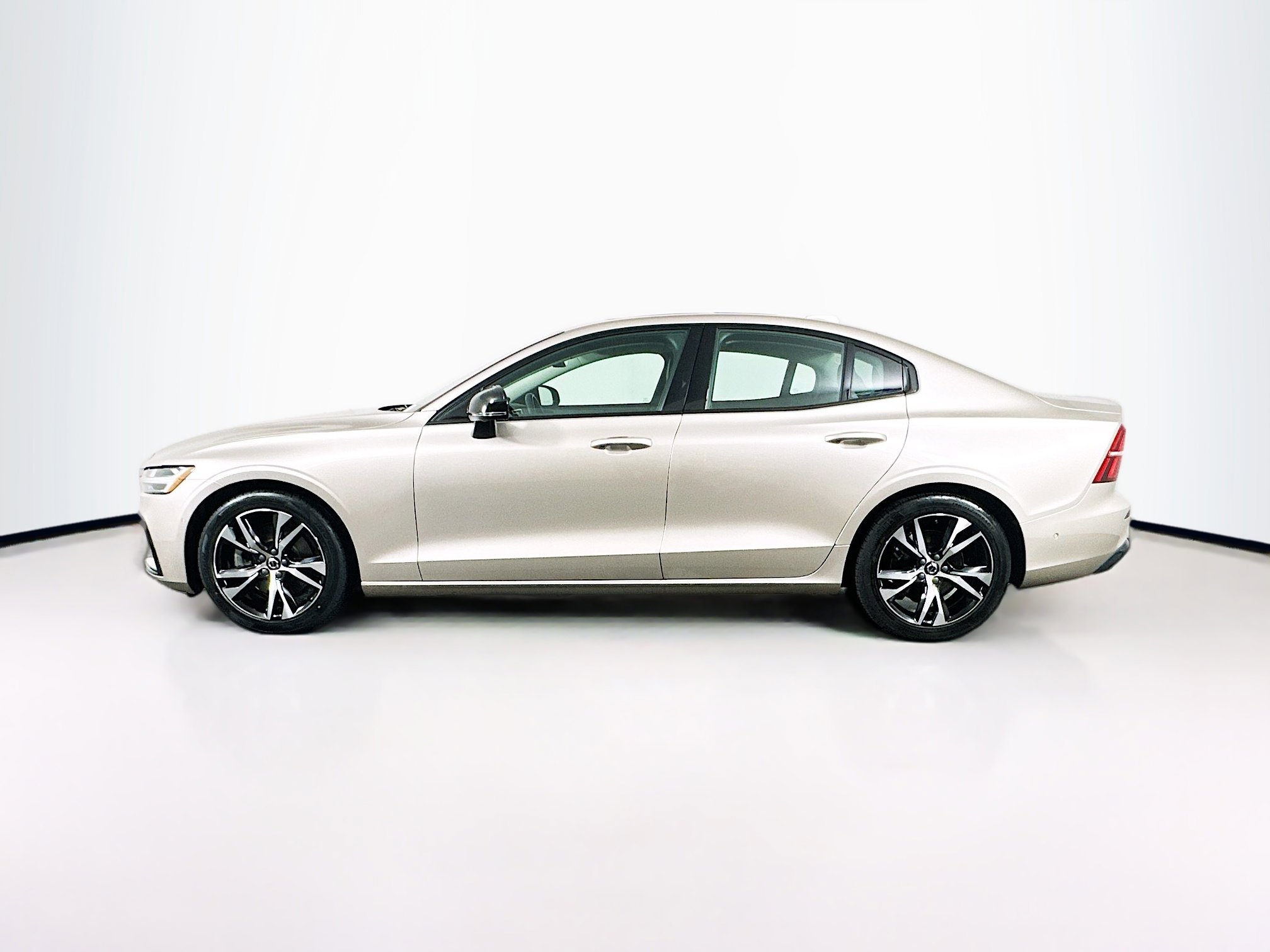 Used 2024 Volvo S60 B5 Plus image 4