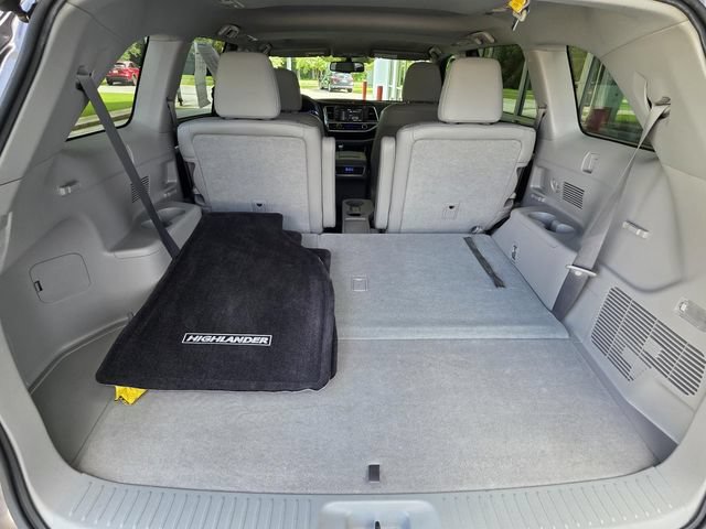 Used 2015 Toyota Highlander XLE FWD image 14