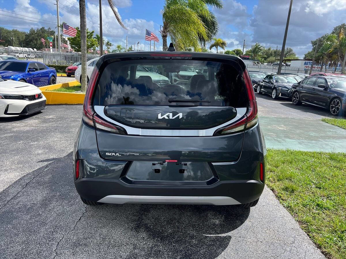 Used 2025 Kia Soul LX image 6