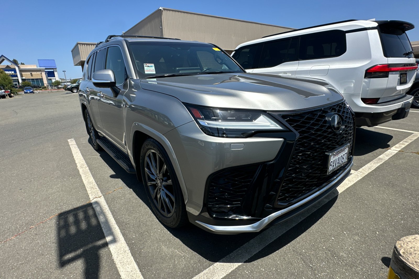 Used 2022 Lexus LX 600 F Sport w/ Accessory Package (Z1) AWD/4WD image 2