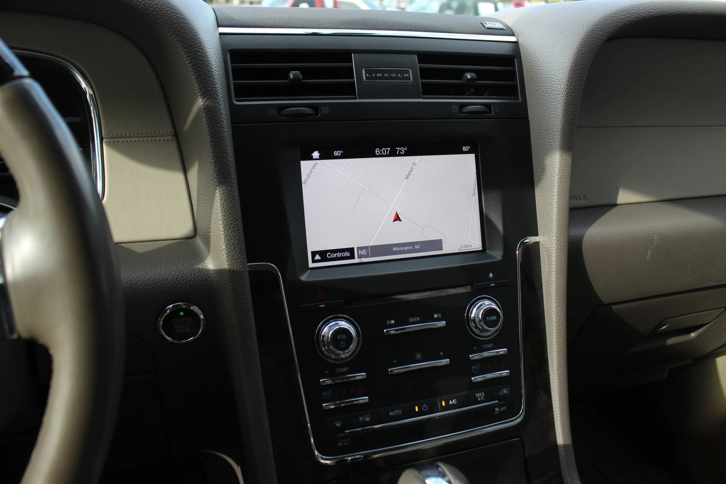 Used 2017 Lincoln Navigator L Select RWD image 17