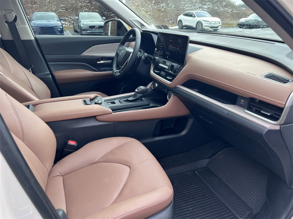 Used 2024 Toyota Grand Highlander Platinum image 35