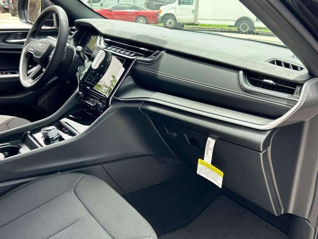 New 2024 Jeep Grand Cherokee L Laredo image 20