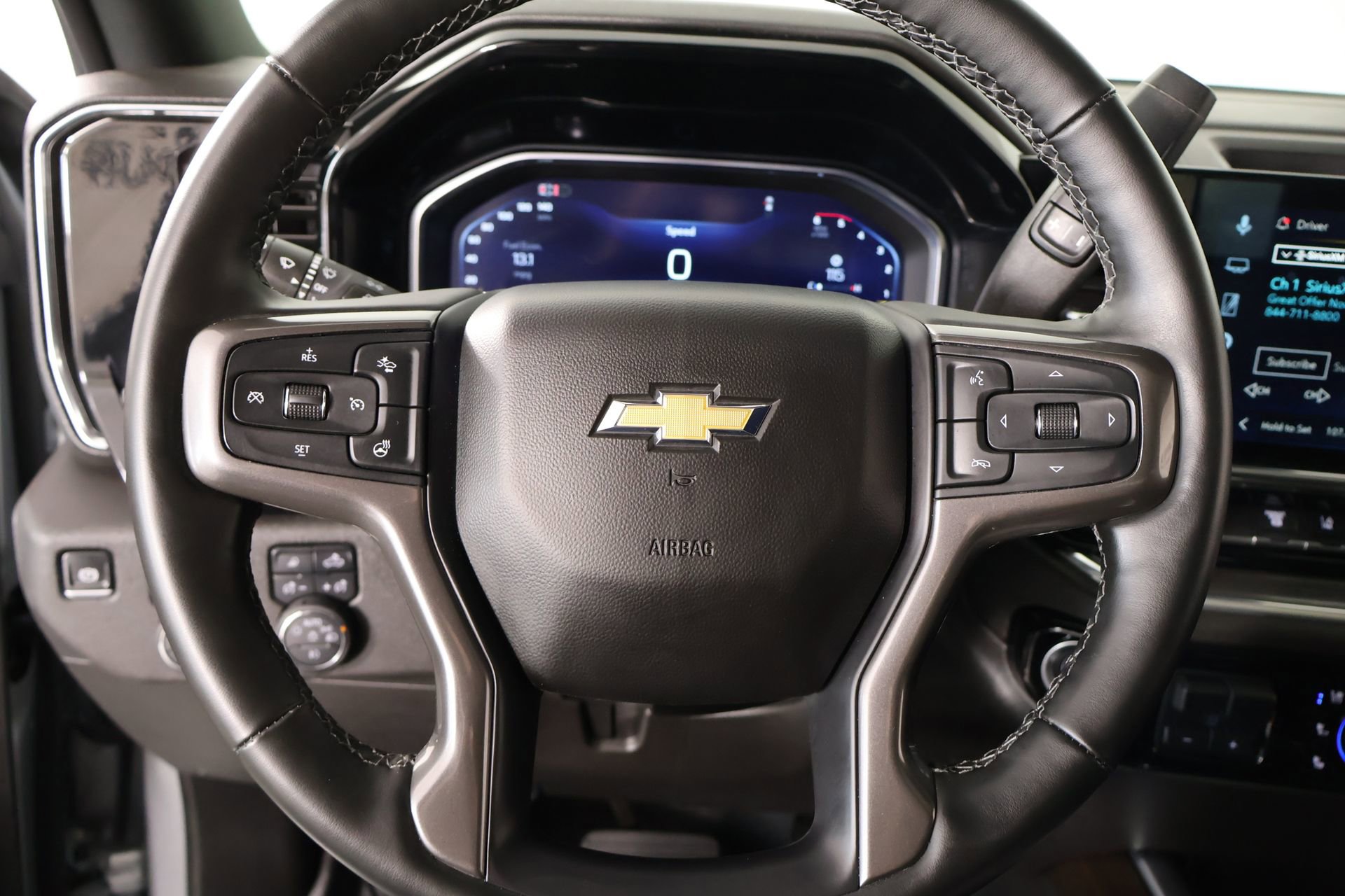 Used 2025 Chevrolet Silverado 2500 High Country w/ High Country Premium Package AWD/4WD image 3