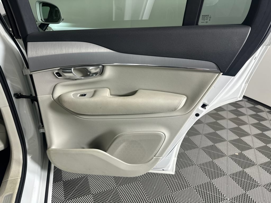 Used 2021 Volvo XC90 T5 Momentum w/ Climate Package FWD image 16