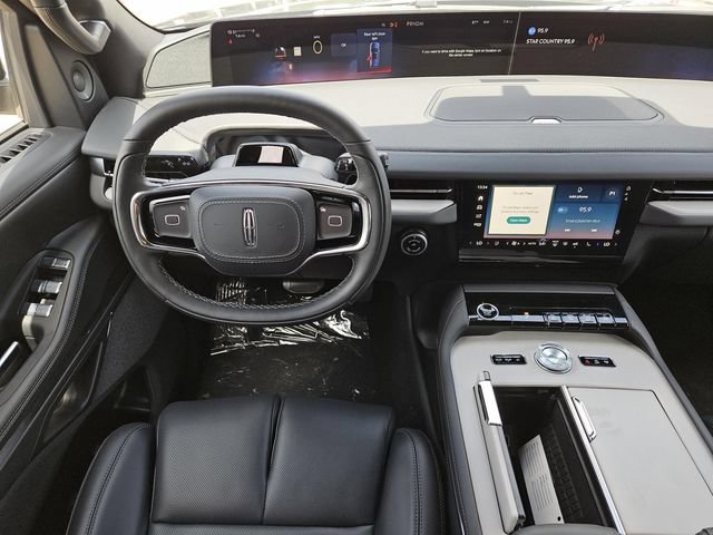 New 2026 Lincoln Navigator L Reserve w/ Jet Appearance Package AWD/4WD image 4