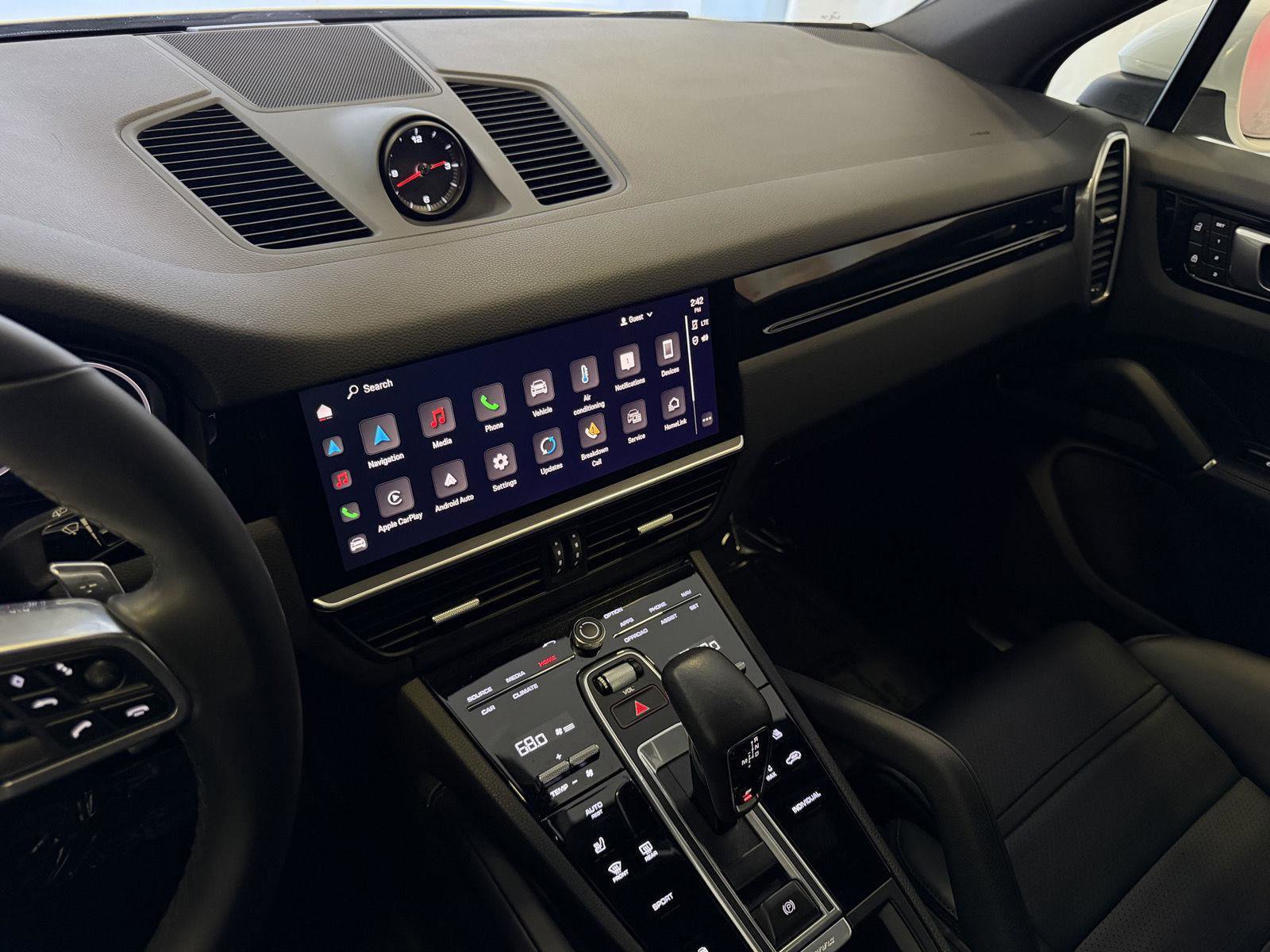 Certified 2023 Porsche Cayenne Platinum Edition image 18