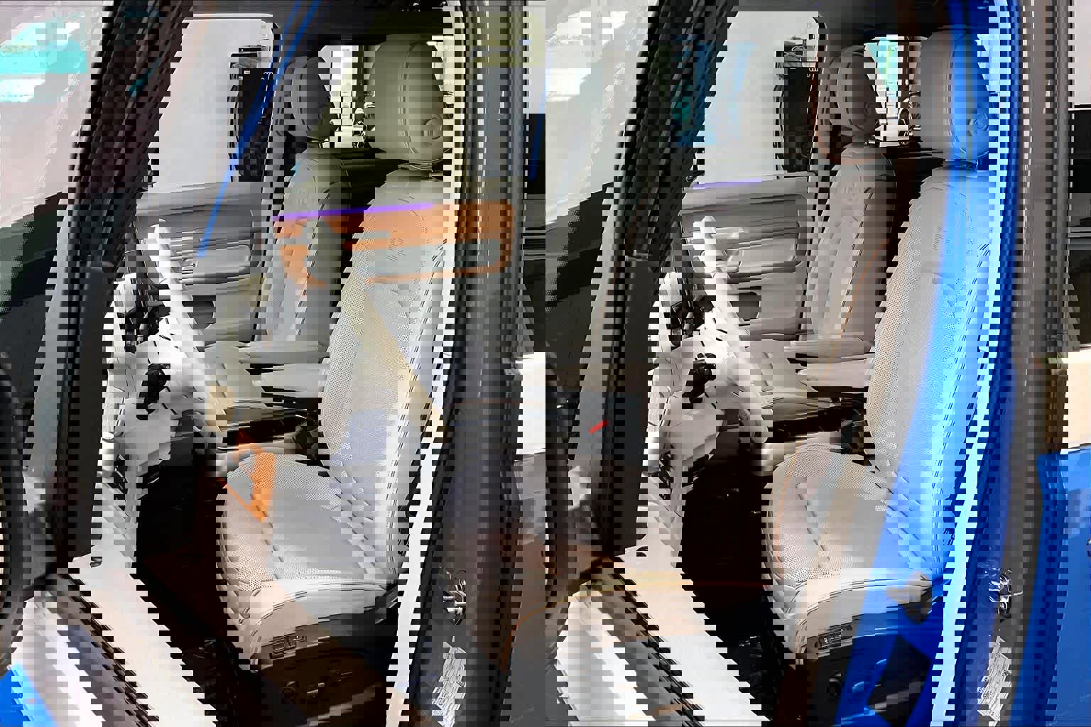 Used 2025 Volkswagen ID. Buzz 1st Edition image 7