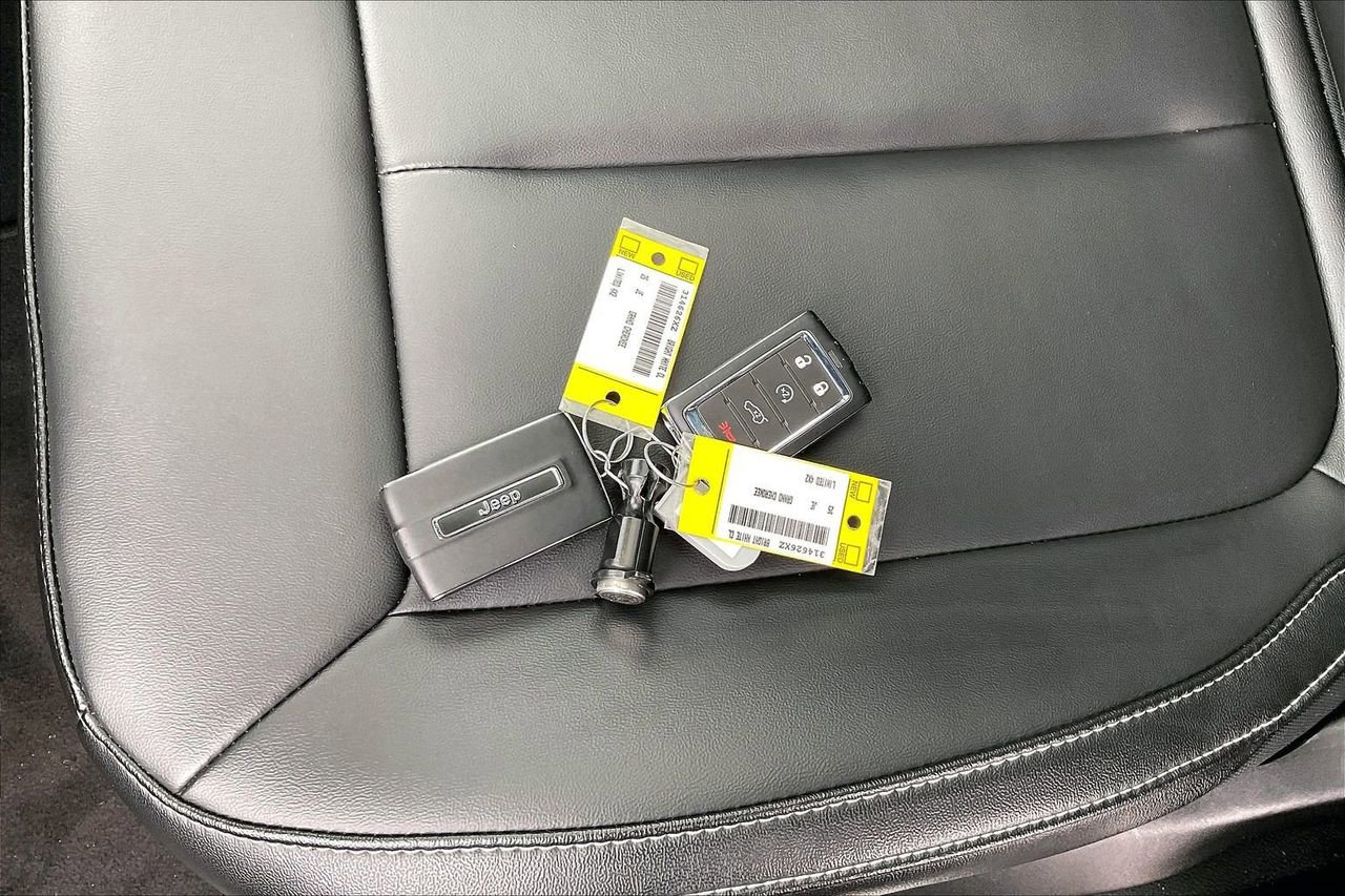 Certified 2025 Jeep Grand Cherokee Limited w/ Black Appearance Package image 34