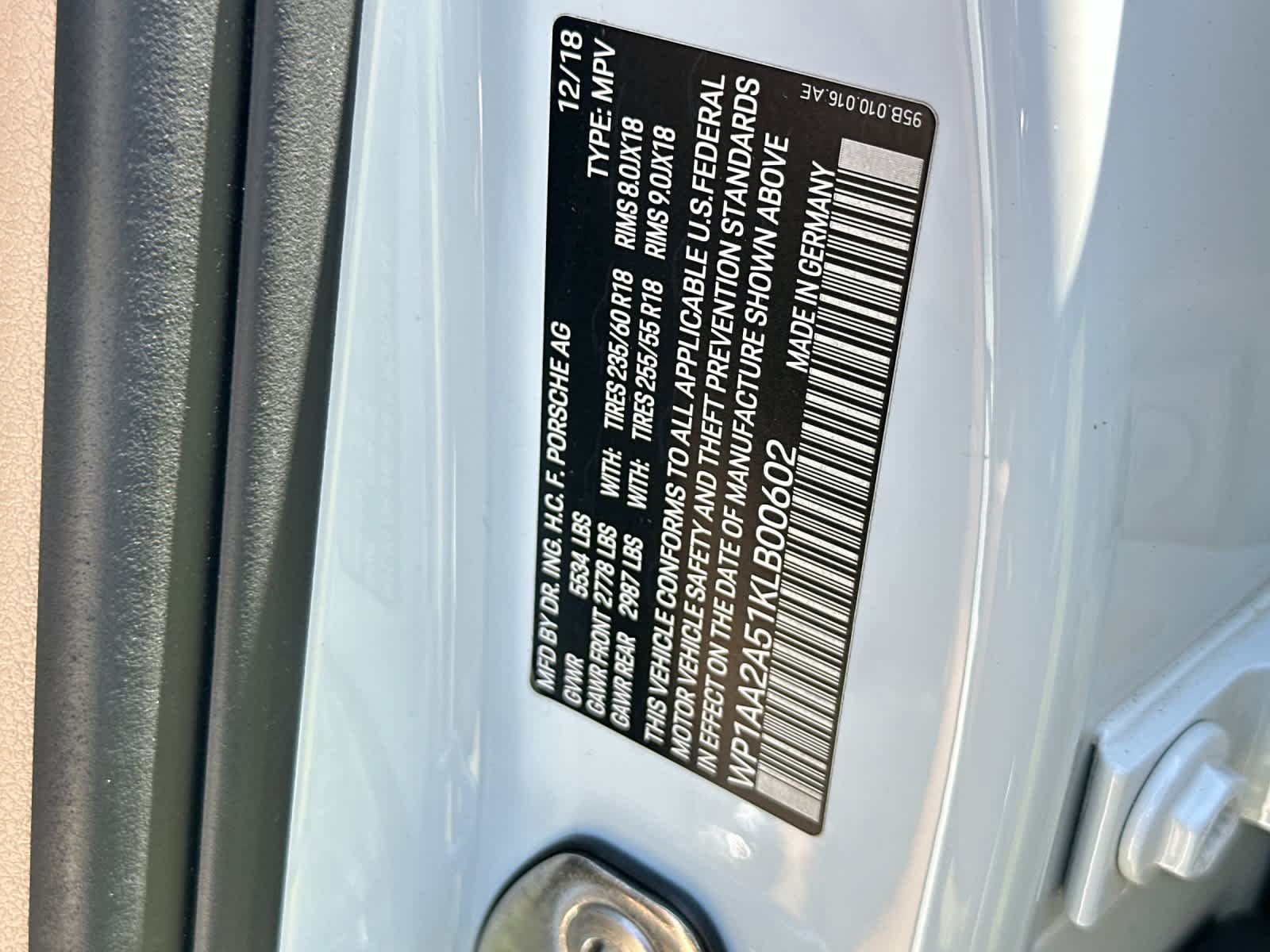 Certified 2019 Porsche Macan AWD/4WD image 33