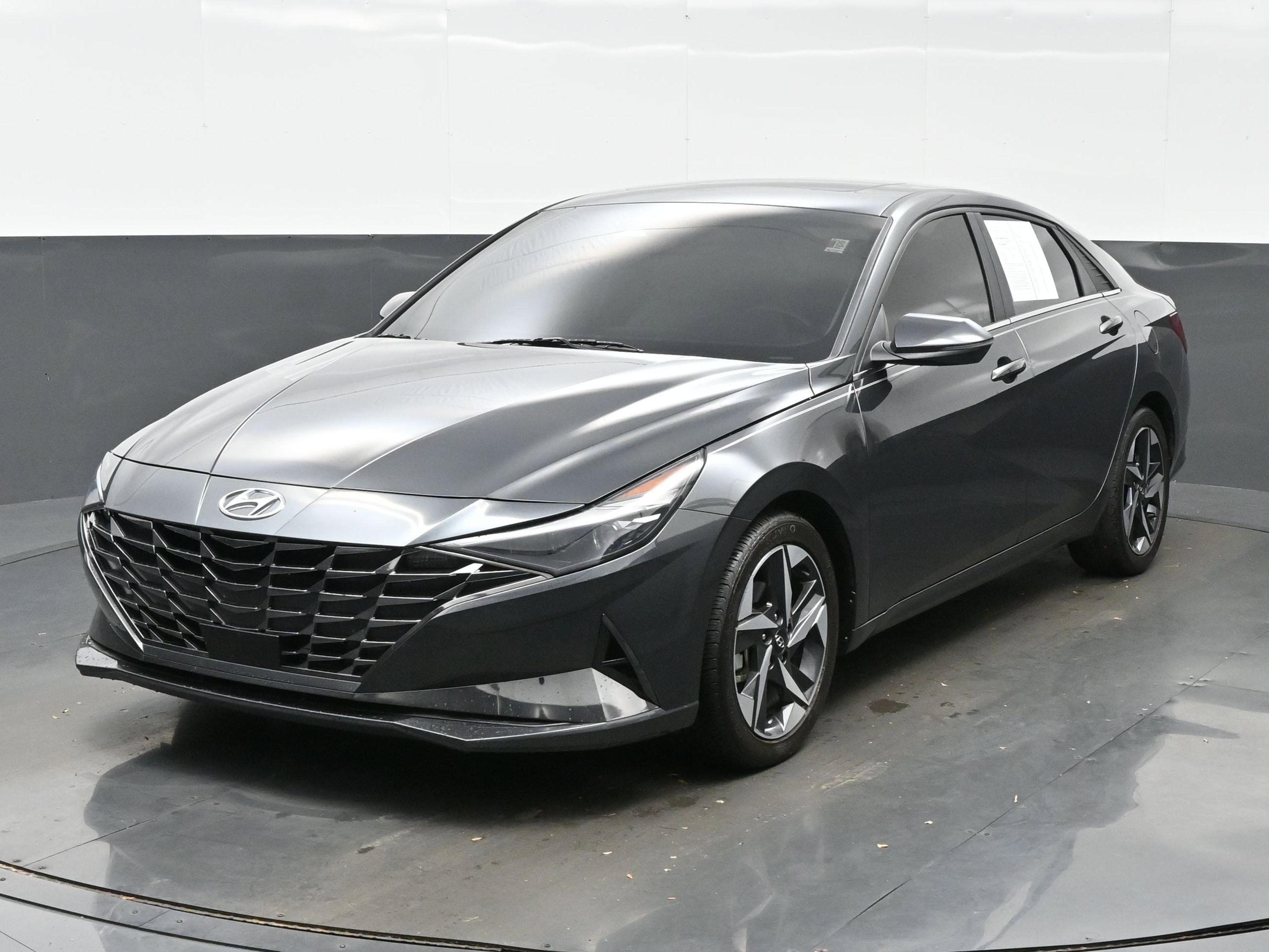 Certified 2023 Hyundai Elantra Limited w/ Preferred Accessory Package