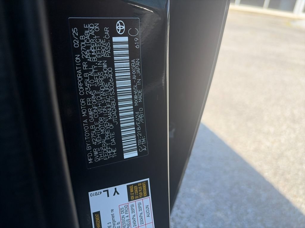 Used 2025 Toyota Prius AWD image 34