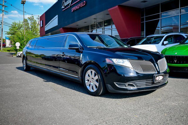 Used 2016 Lincoln MKT AWD image 3