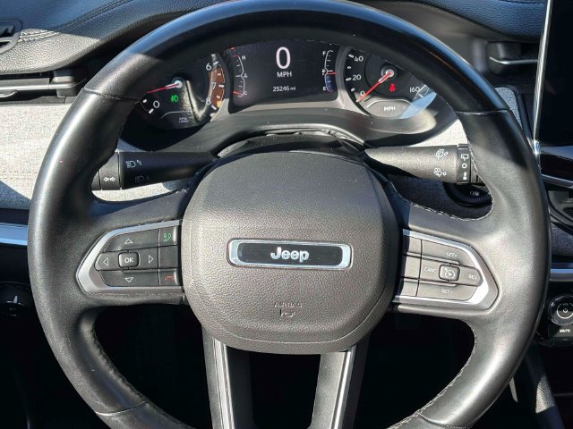 Used 2022 Jeep Compass Latitude AWD/4WD image 28
