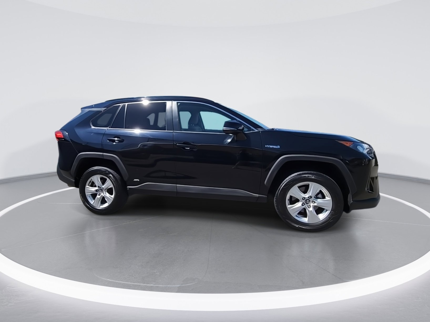 Used 2020 Toyota RAV4 LE w/ All Weather Liner Package AWD/4WD image 9