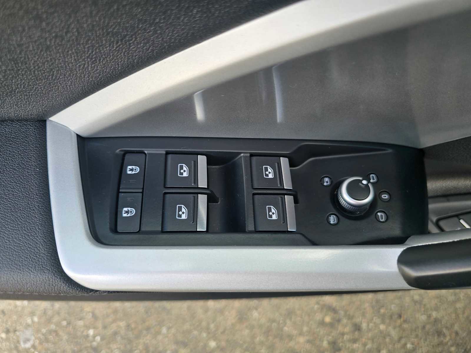 Used 2023 Audi Q3 2.0T Premium Plus w/ Premium Plus Package image 24